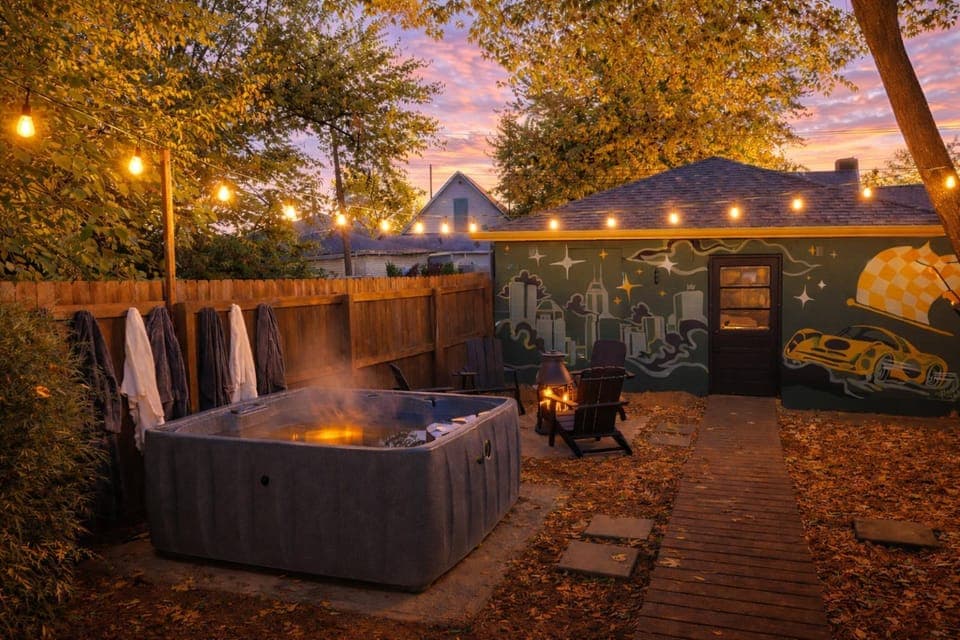 Group Fun House with Game Room & Hot Tub - Sleeps 14 House in Indianapolis