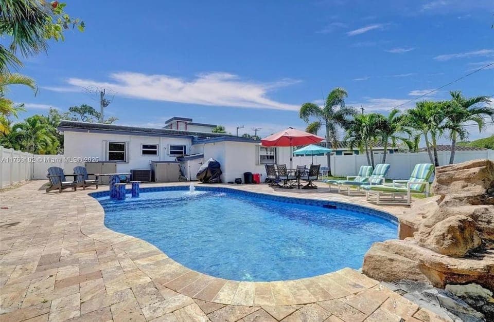 Swimming pool