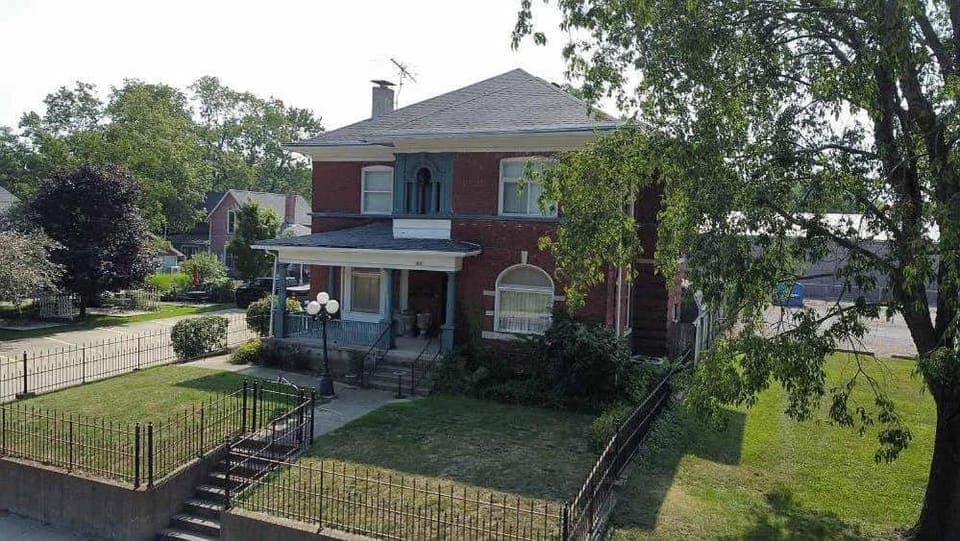 Property building, Spring, Day, Neighbourhood, Natural landscape, Garden, Garden view, Street view