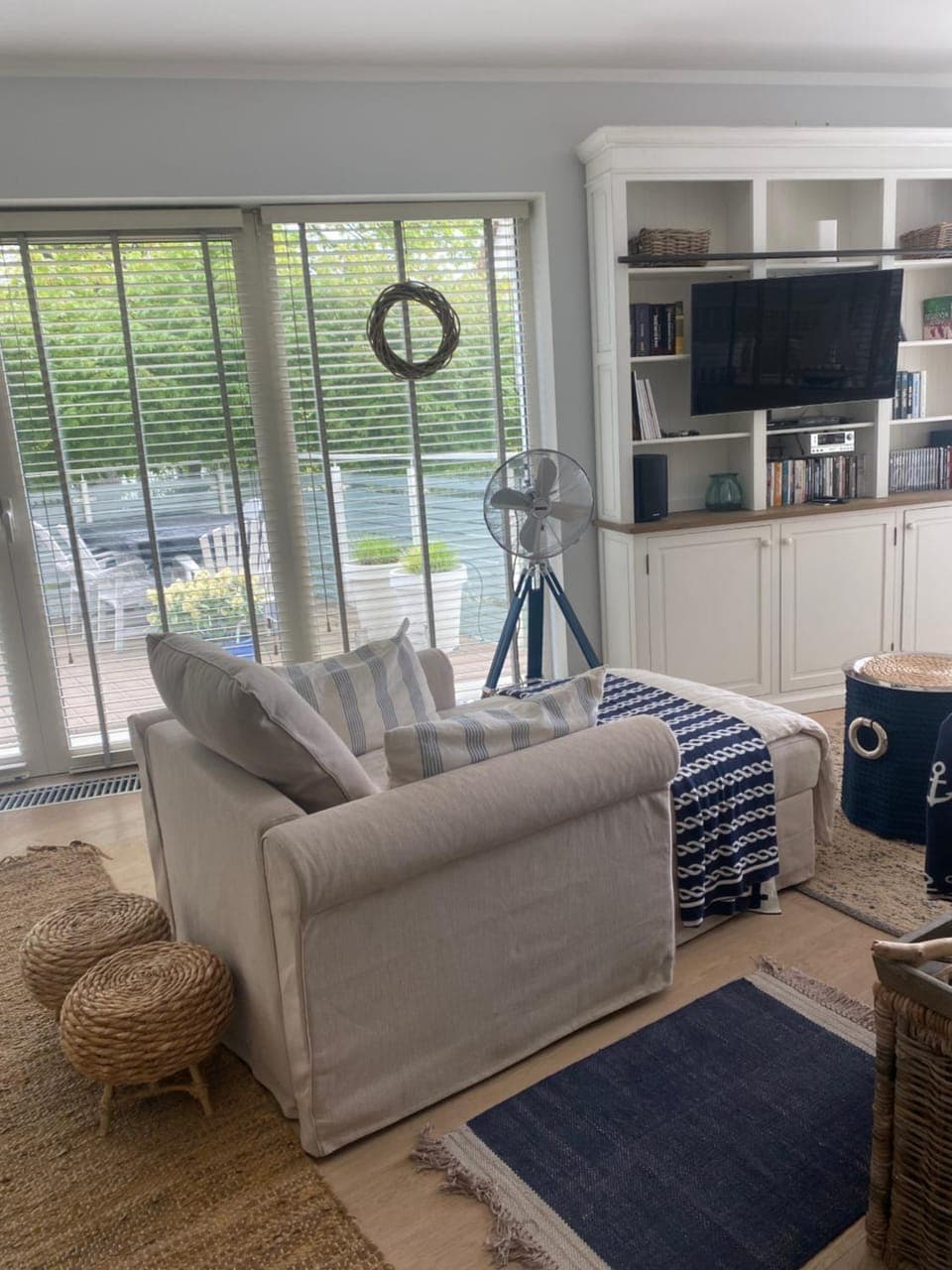 Communal lounge/ TV room, Day, Living room, Seating area