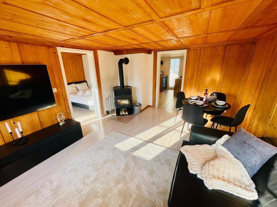 Seating area, Dining area