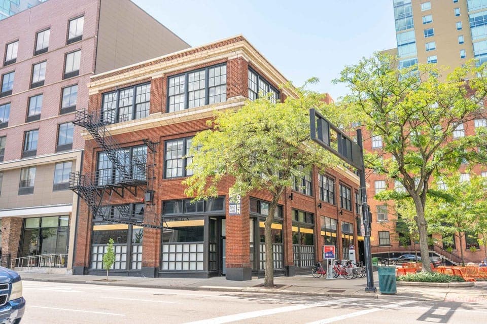 The 333 Suites 202 - Stay for 6 Apartment in Cincinnati