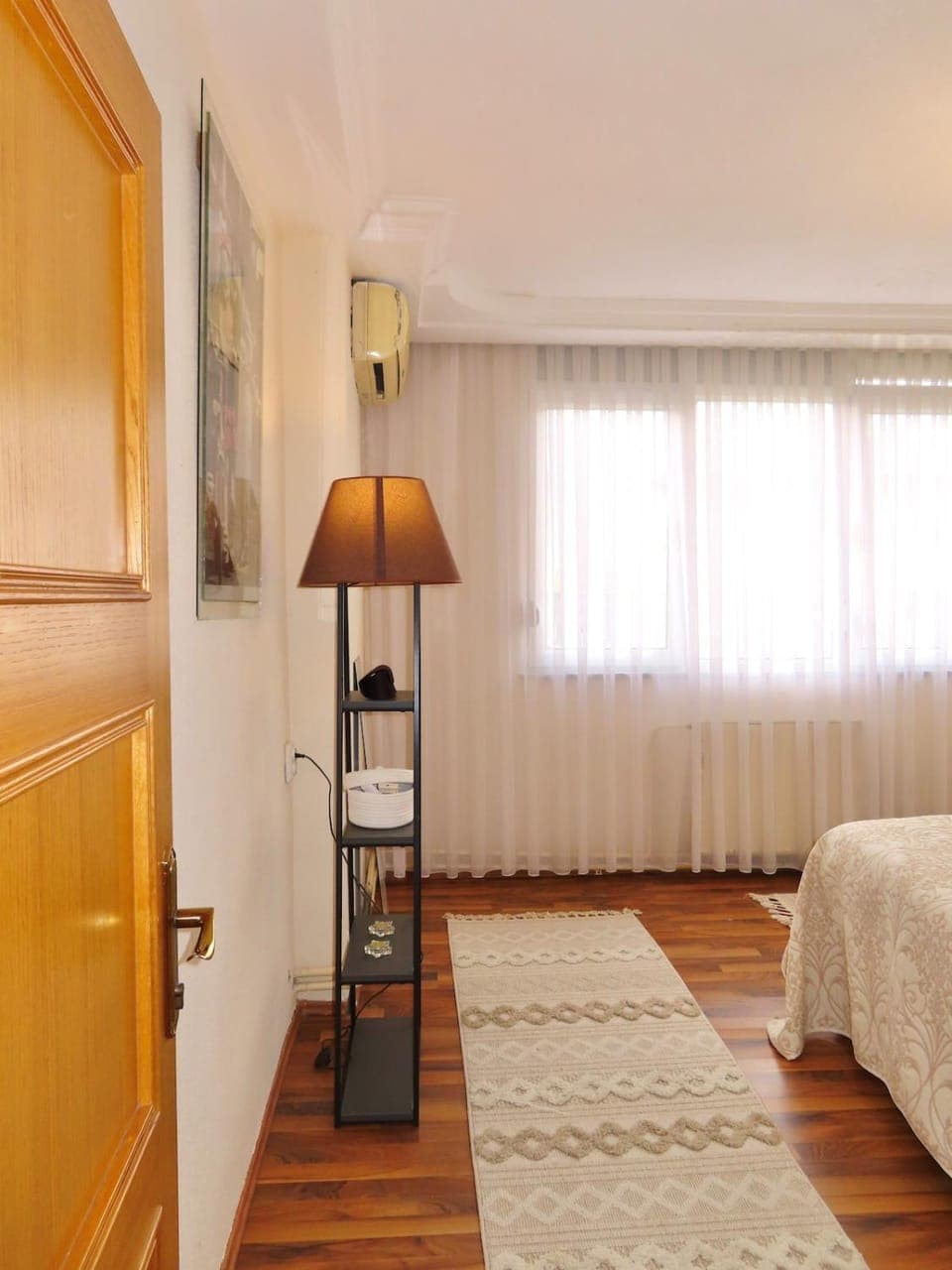 Bed, Photo of the whole room, Bedroom, internet, wardrobe