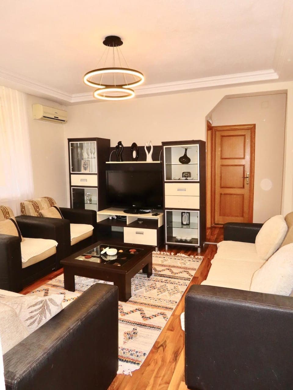 Communal lounge/ TV room, TV and multimedia, Balcony/Terrace, Living room, Seating area, Evening entertainment