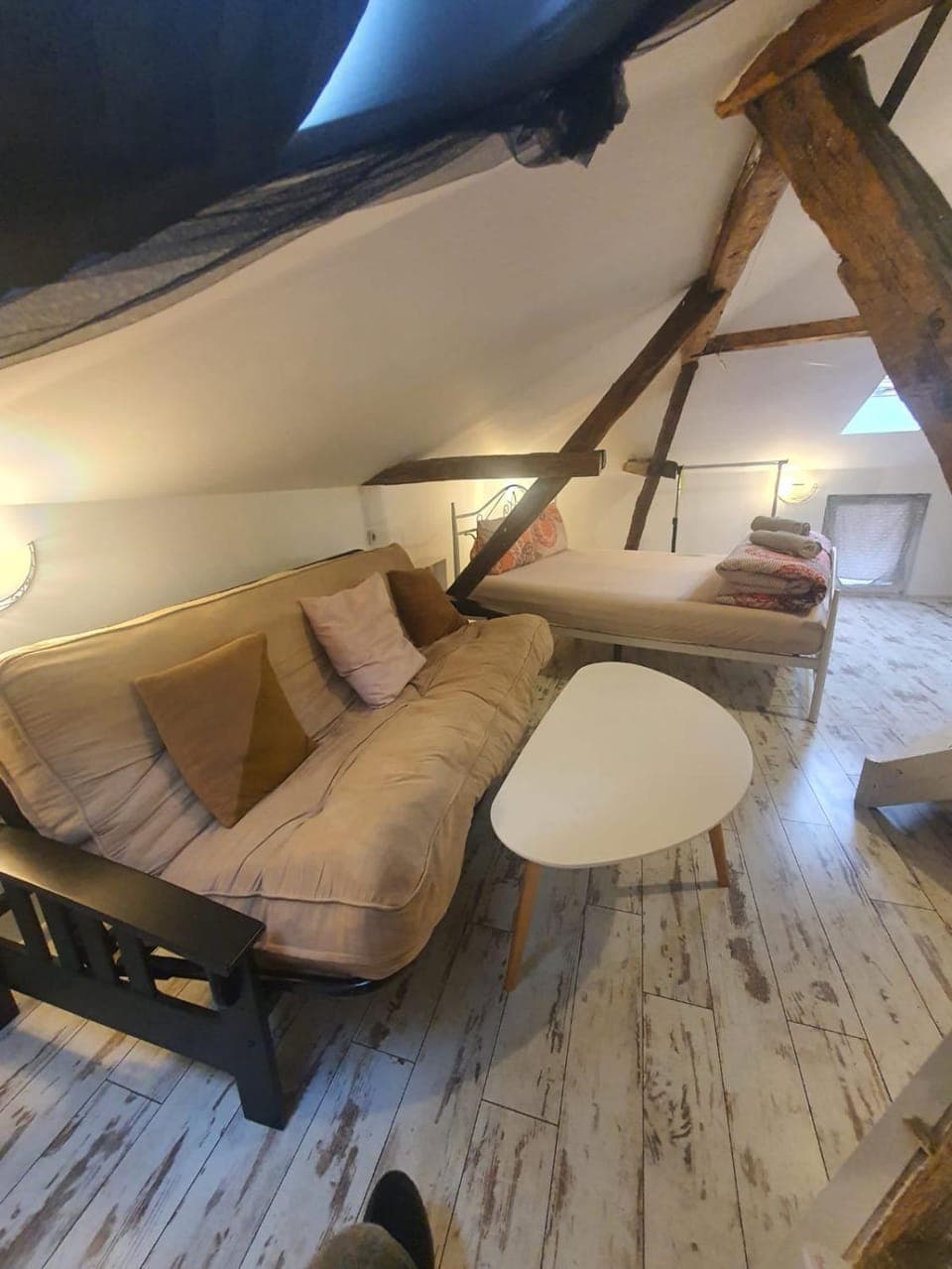 Bed, Living room, Photo of the whole room, Seating area, Bedroom