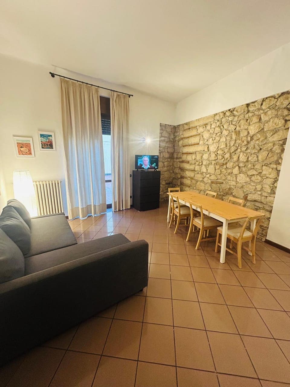 TV and multimedia, Living room, Seating area, Dining area