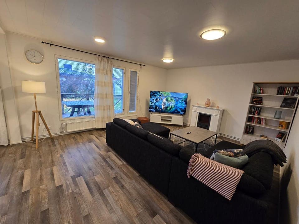 Communal lounge/ TV room, TV and multimedia, Living room, Seating area, Evening entertainment