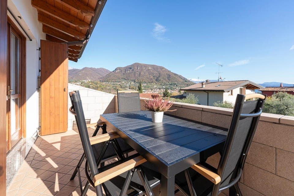 Natural landscape, Balcony/Terrace, Dining area, Mountain view