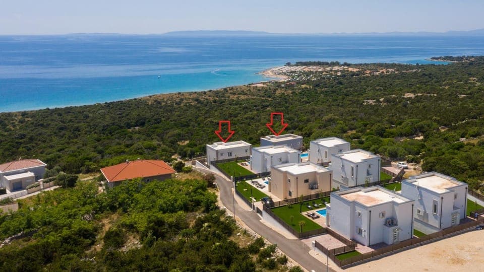 Sea view, Location