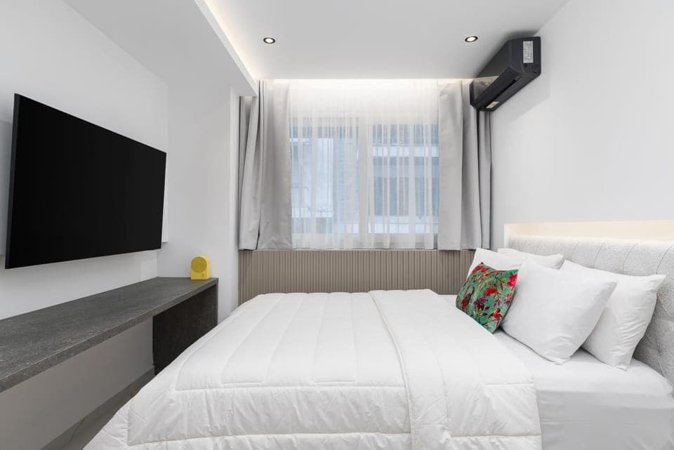 Property building, Bed, TV and multimedia