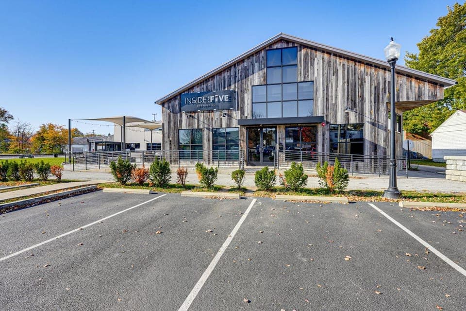 Between Restaurant & Brewery! Chic Perrysburg Apt Apartment in Maumee