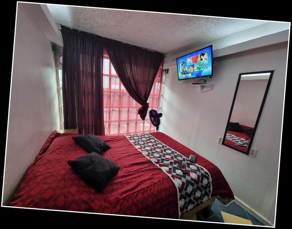 Photo of the whole room, Bedroom