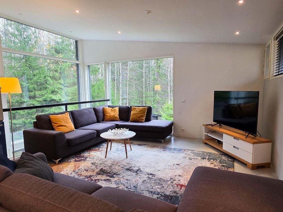 TV and multimedia, Seating area