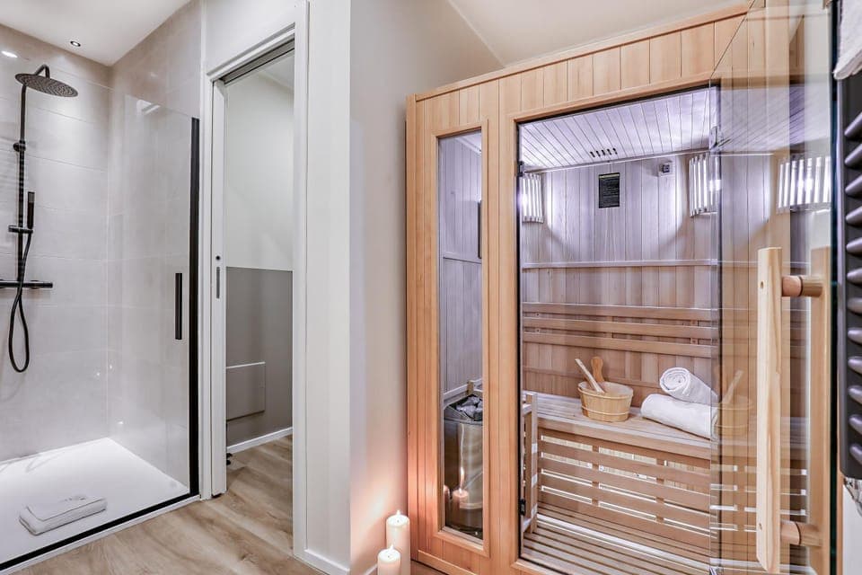 Shower, Sauna, Bathroom, Photo of the whole room, towels
