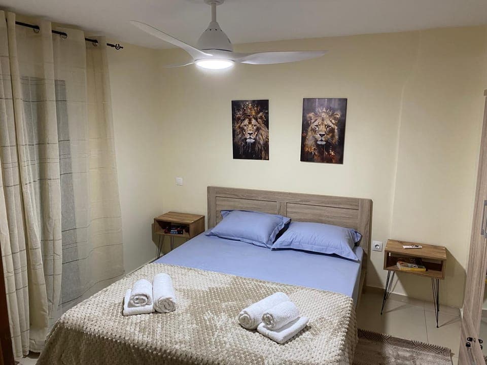 Photo of the whole room, Bedroom