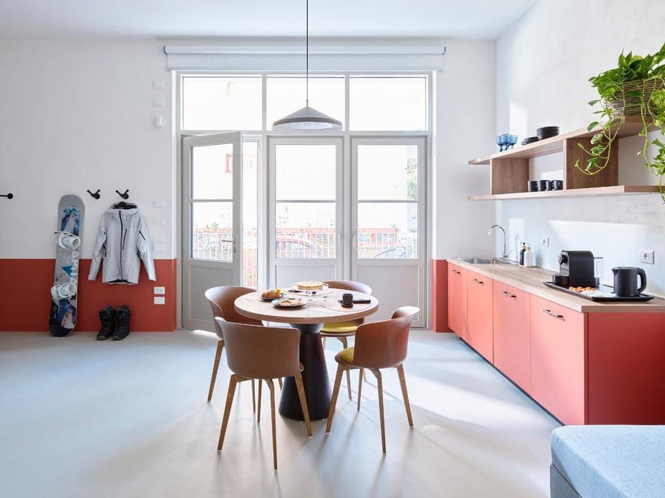 Kitchen or kitchenette, Dining area
