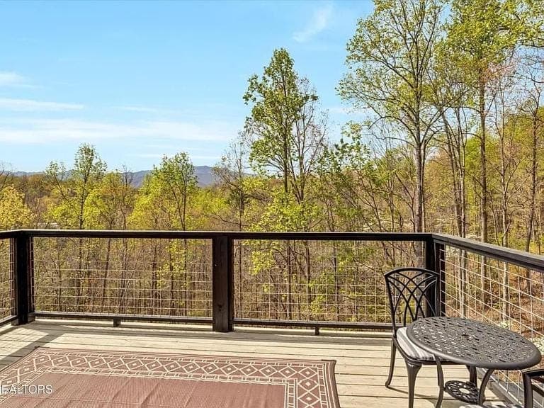 Modern Cozy Cabin w Game and Deck Escape Cabin in Pittman Center