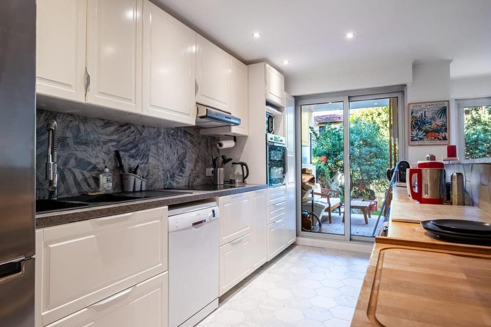 Property building, Kitchen or kitchenette, Living room