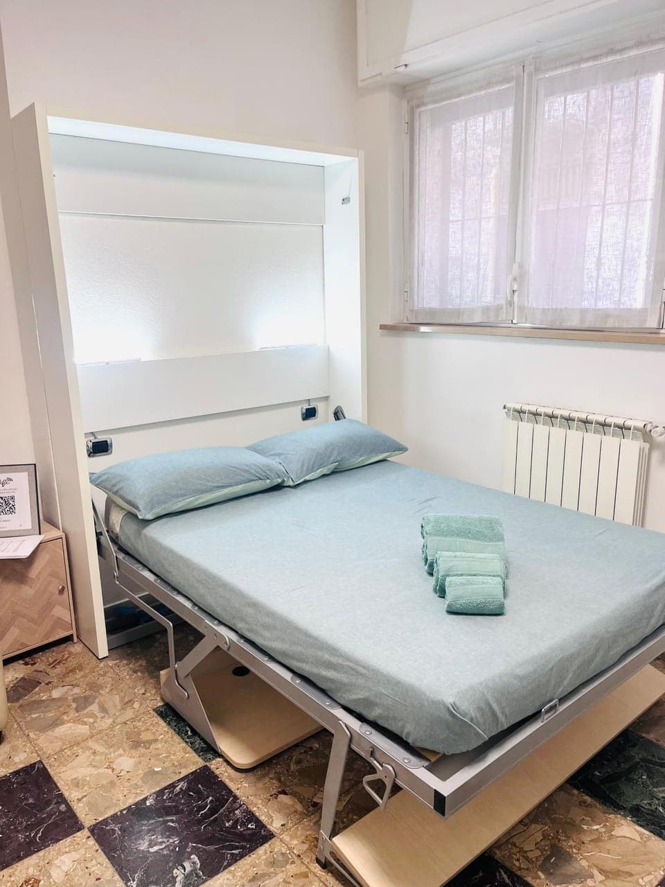 Bed, Bedroom, towels