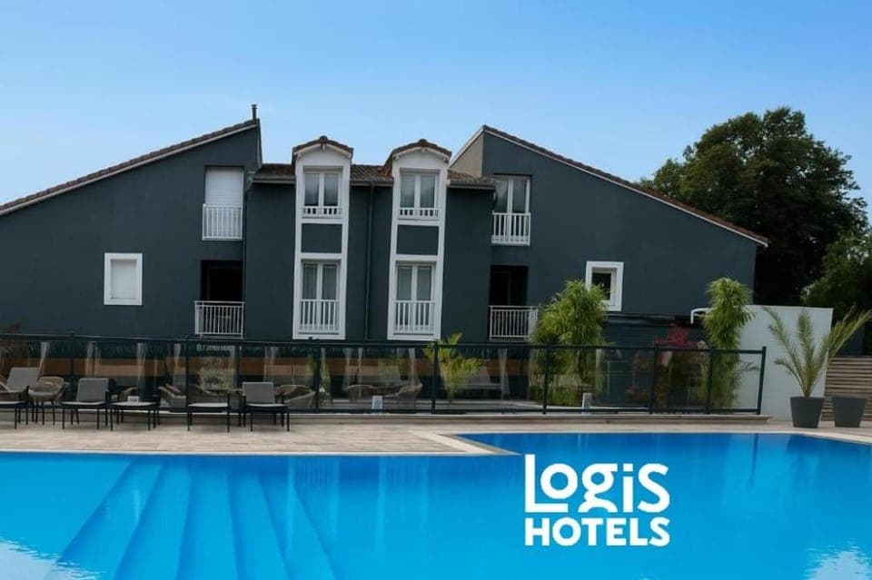 Property building, Day, Pool view, Swimming pool