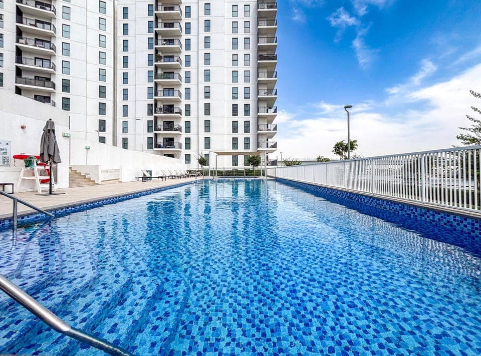 Property building, Day, Swimming pool, Swimming pool
