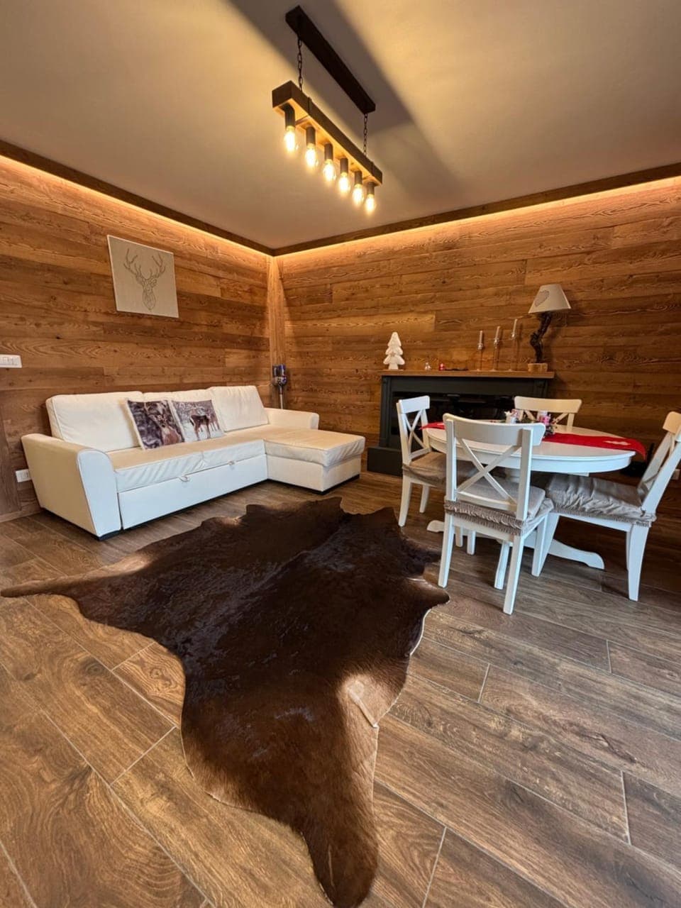 Living room, Seating area, Dining area