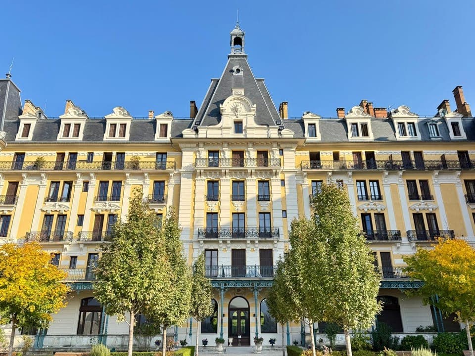 Property building, Location