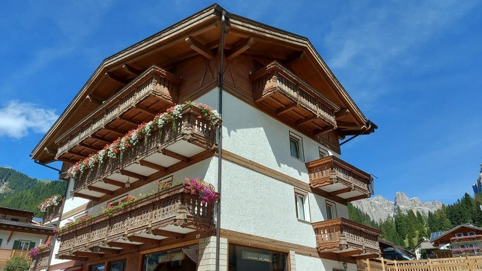 Property building, Day, Natural landscape, Summer, View (from property/room), Balcony/Terrace, Mountain view