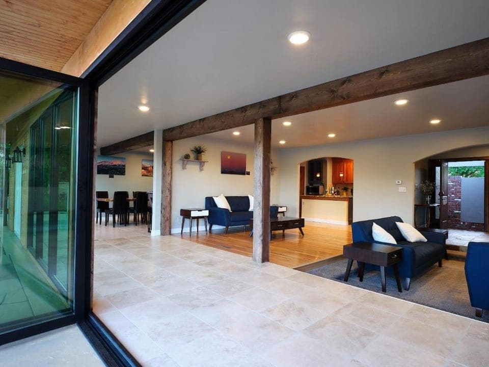 Patio, Living room