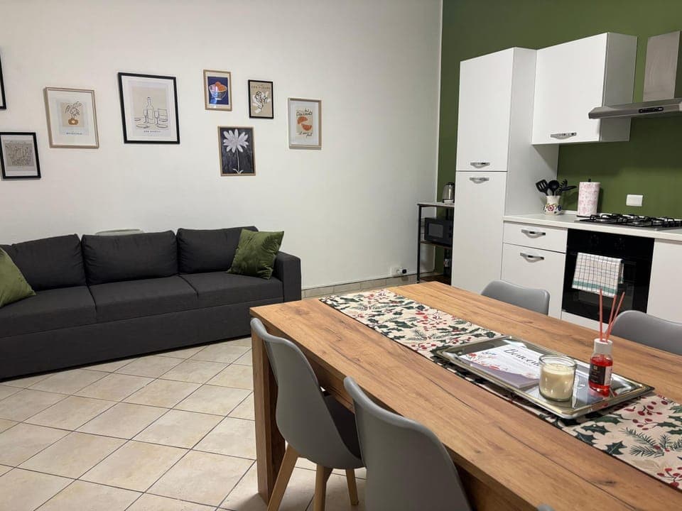 Kitchen or kitchenette, Living room, Seating area, Dining area, oven, pet friendly, stove