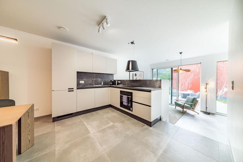 Kitchen or kitchenette, dishwasher