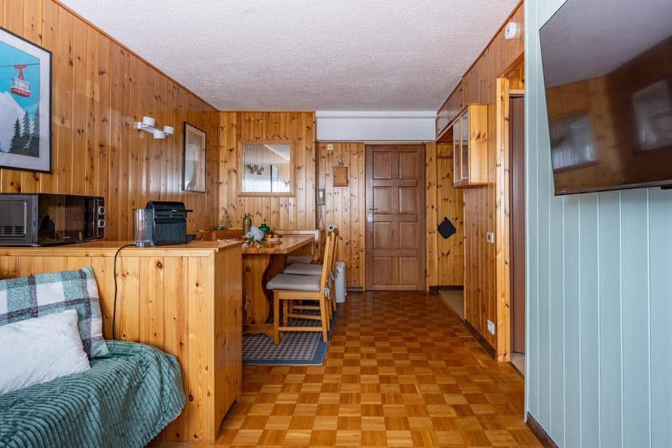 TV and multimedia, Living room, Dining area