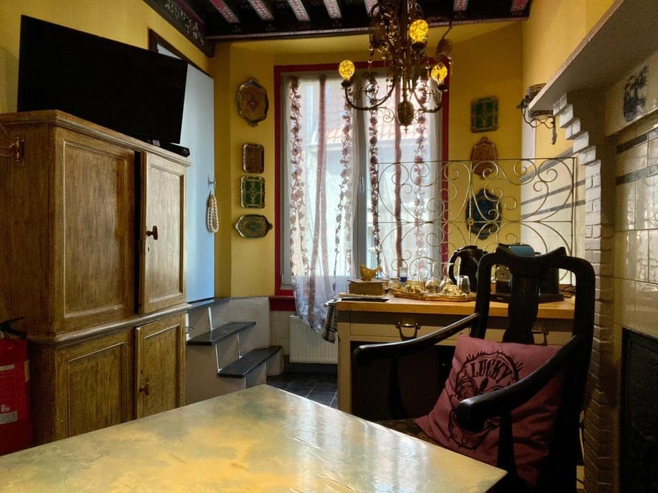 Living room, Seating area, Dining area