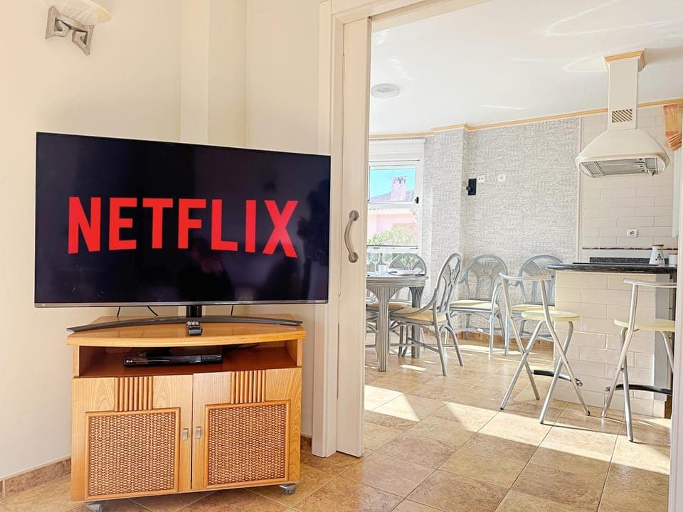 Communal lounge/ TV room, TV and multimedia, Living room, Evening entertainment