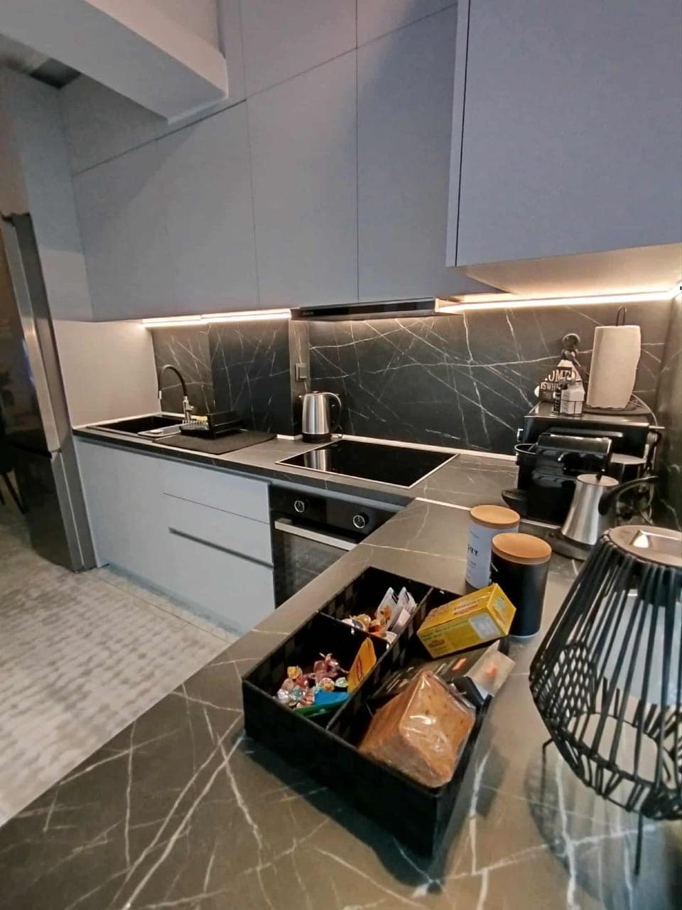 Coffee/tea facilities, Kitchen or kitchenette, Kitchen or kitchenette, Food and drinks, stove