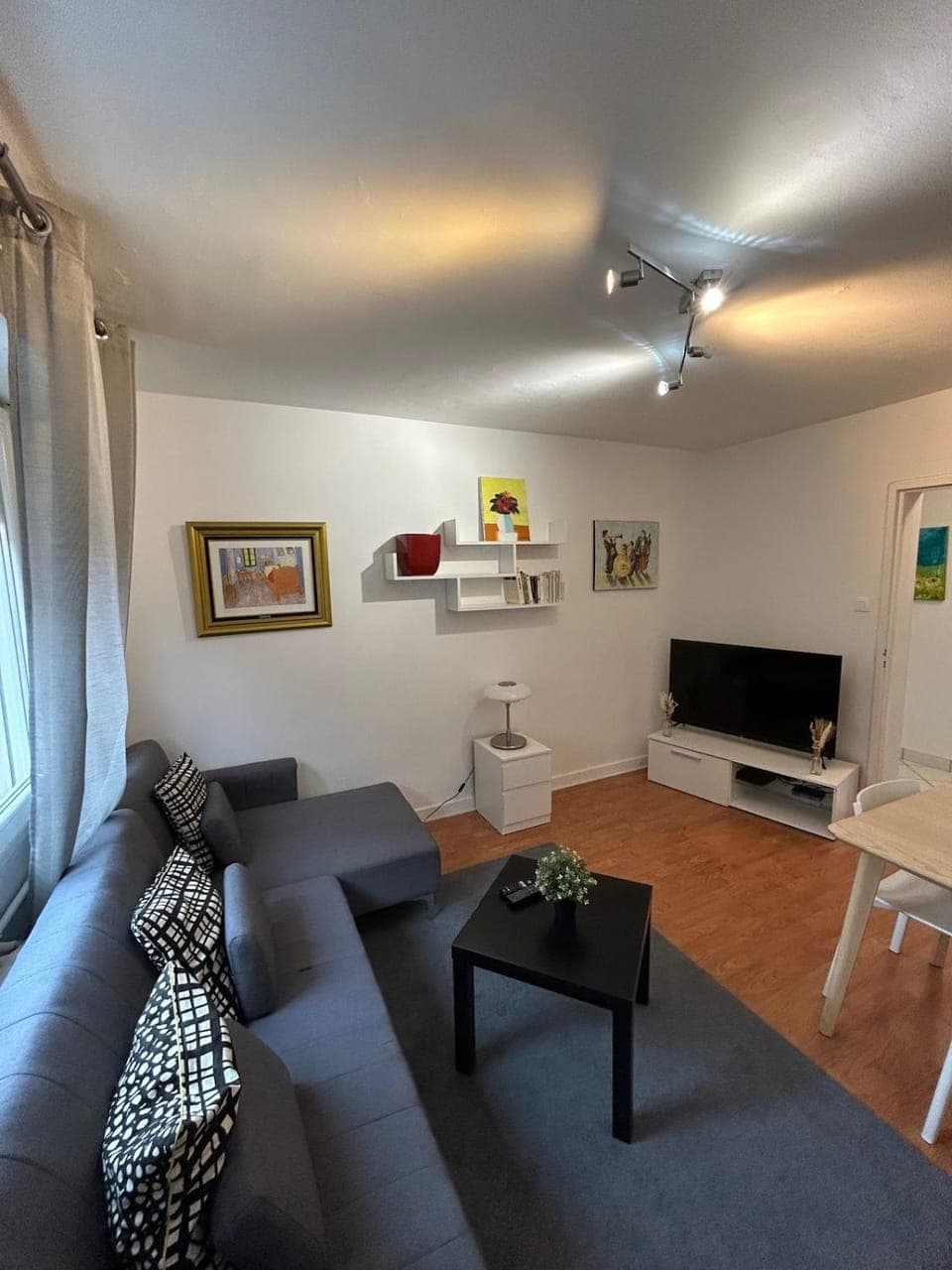 Communal lounge/ TV room