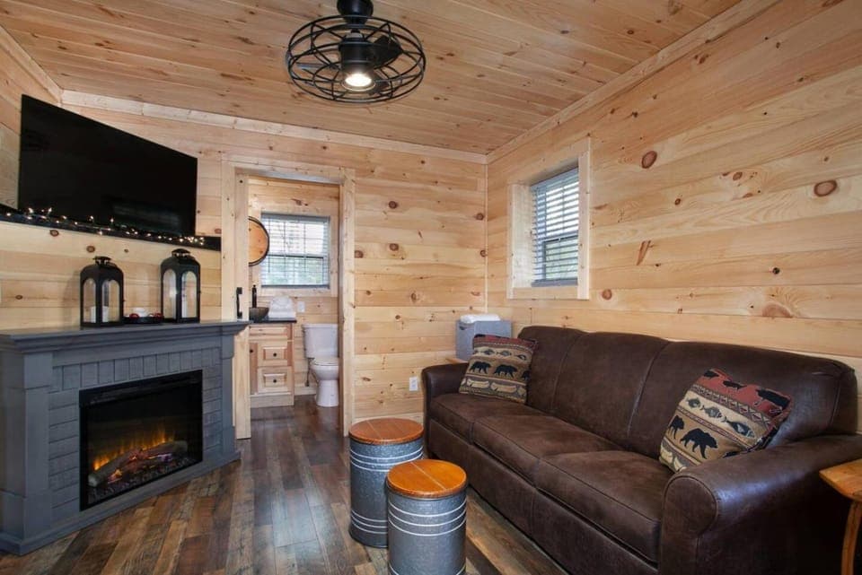 Whiskey Duo 2 Cabins SidebySide HotTubs Firepit Cabin in Sevierville