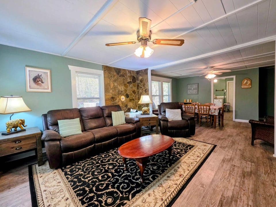 Living room, Seating area