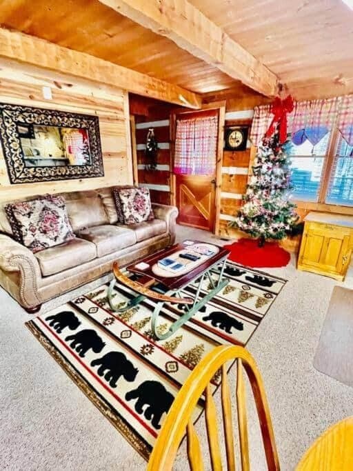 Romantic Honeymoon Hideout with Private hot tub House in Pigeon Forge