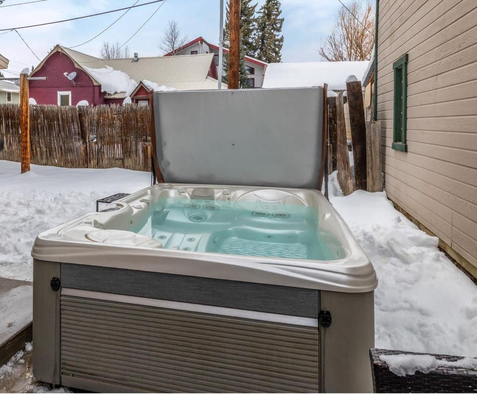 Hot Tub, Hot Tub