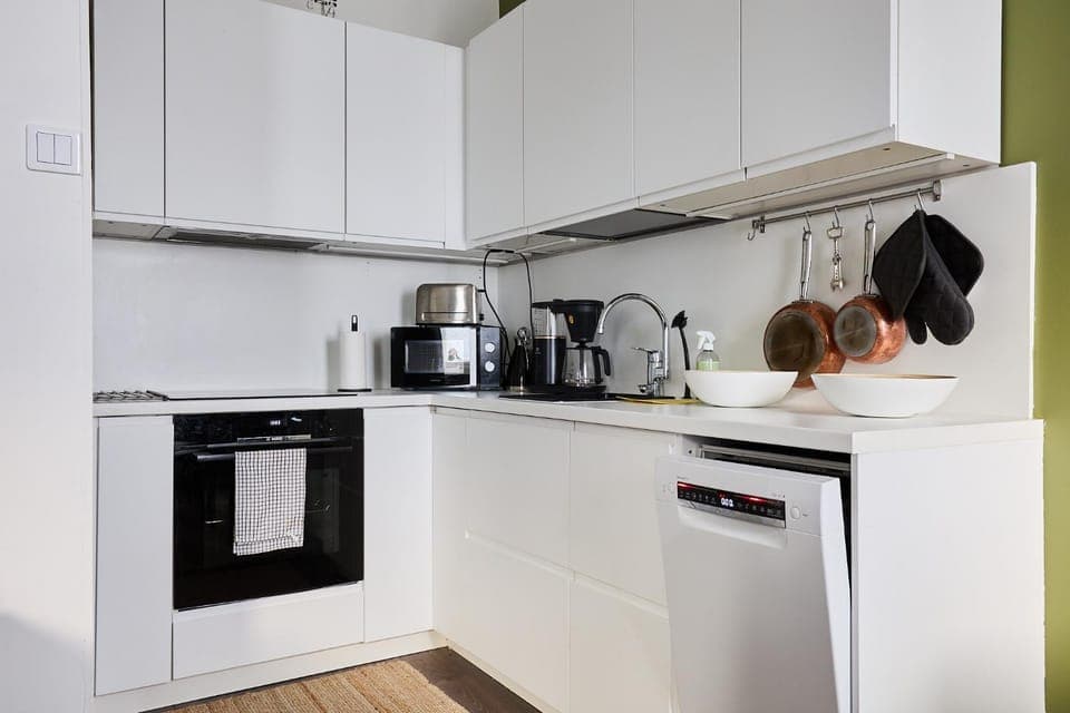 Coffee/tea facilities, Kitchen or kitchenette, dishwasher, oven, stove, toaster