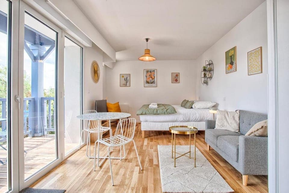 Living room, Dining area