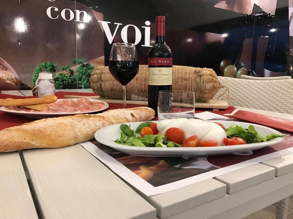 Restaurant/places to eat, Meals, Lunch, Dinner