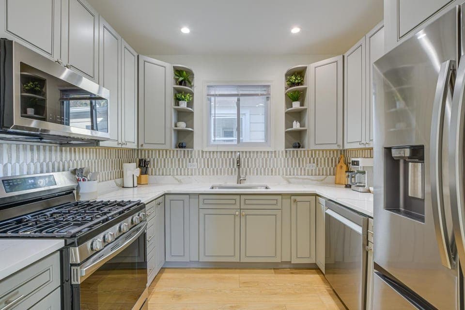 Shop, Dine & Unwind: Oak Park Home w/ Private Yard House in Oak Park