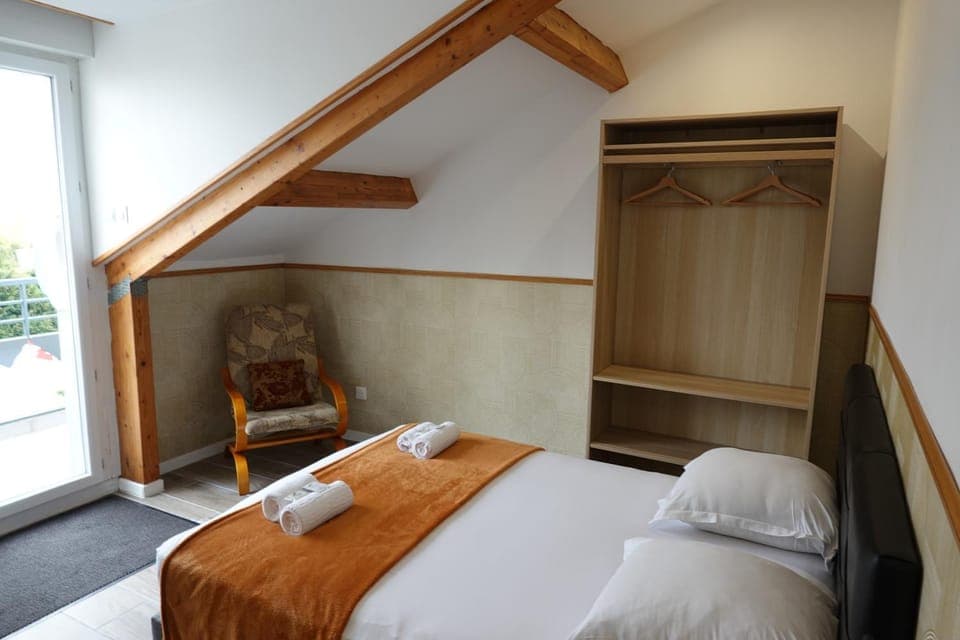 Bed, Photo of the whole room, Bedroom, towels