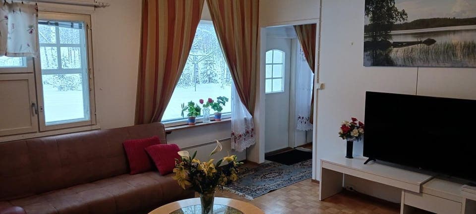 Communal lounge/ TV room, TV and multimedia, Living room, Seating area, Evening entertainment