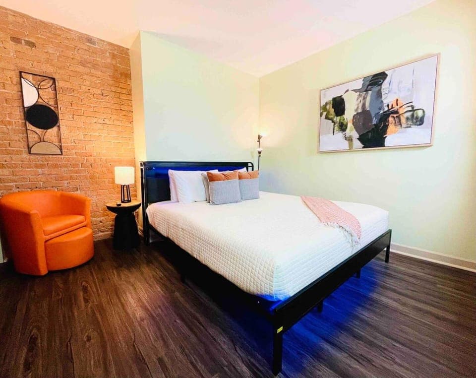 Downtown Sleeps 8 By Cedar Point & Sports Force! House in Sandusky