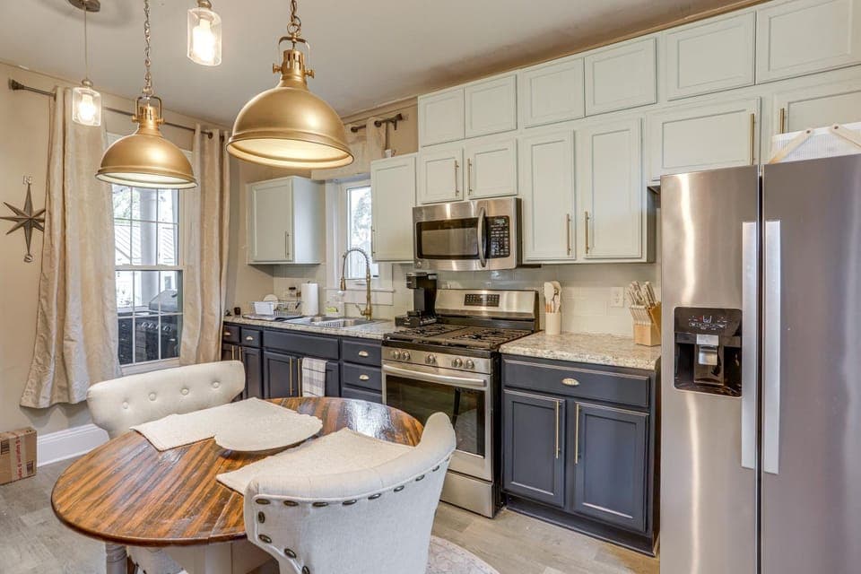 2 Mi to Dtwn: Charming Sandusky Getaway w/ Hot Tub House in Sandusky
