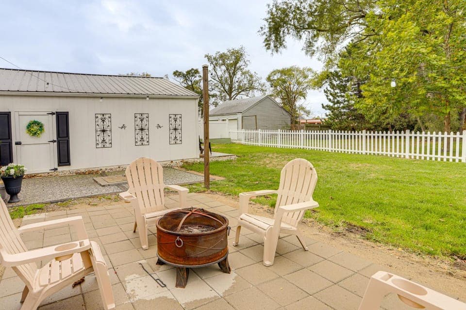 2 Mi to Dtwn: Charming Sandusky Getaway w/ Hot Tub House in Sandusky