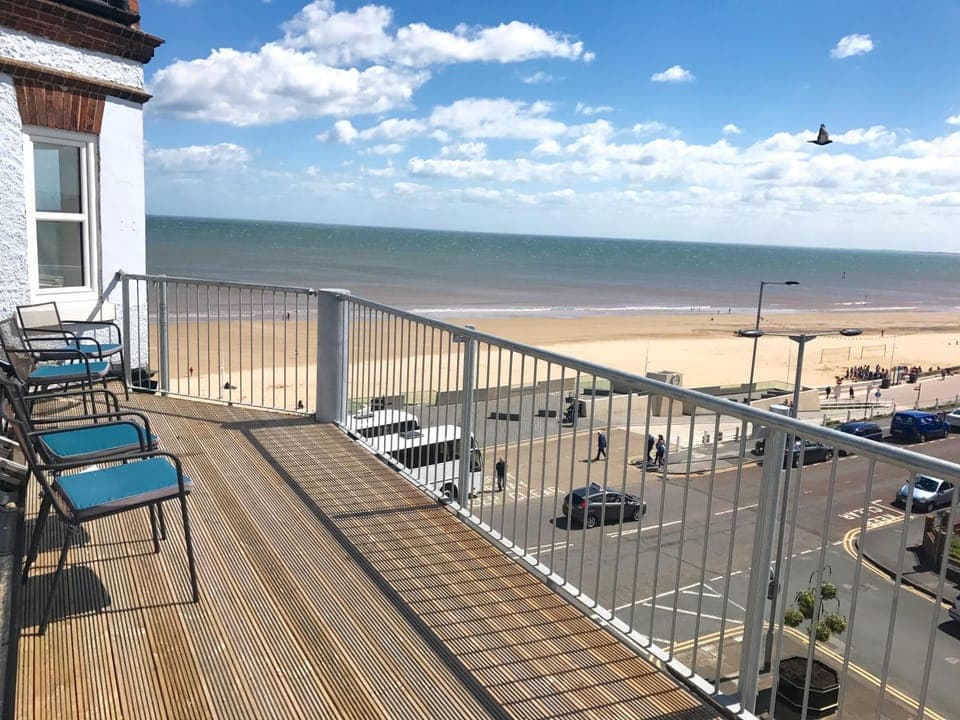Property building, Balcony/Terrace, Sea view